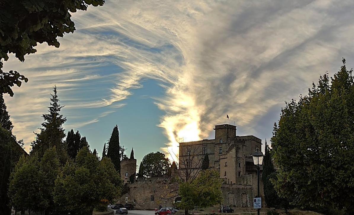 Le Chat Sur Le Toit Lourmarin Exterior photo