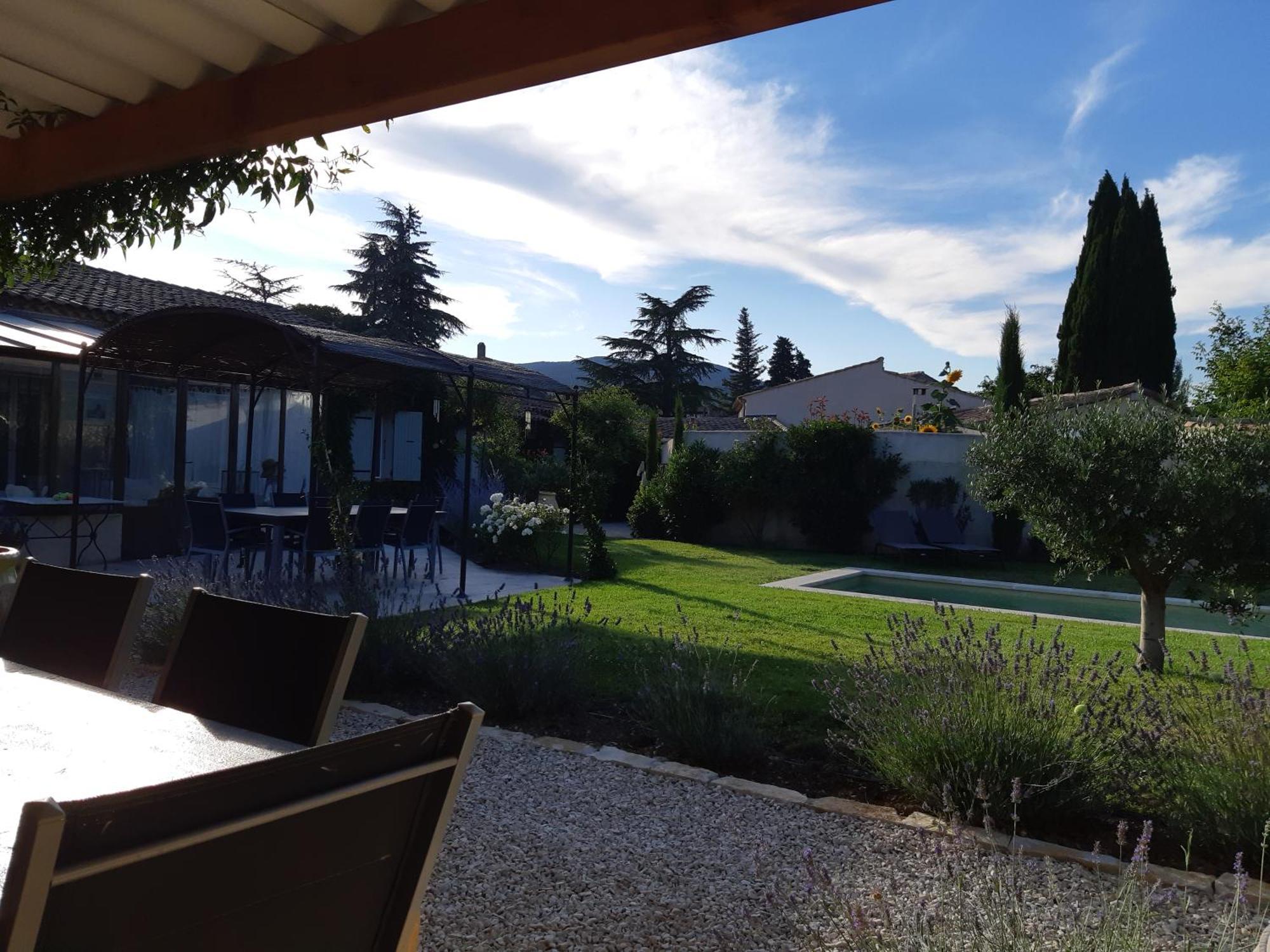 Le Chat Sur Le Toit Lourmarin Exterior photo