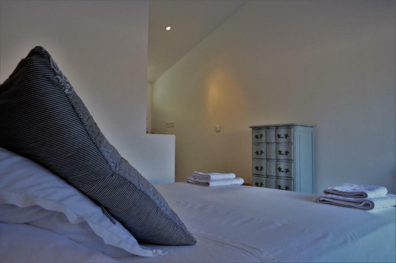 Le Chat Sur Le Toit Lourmarin Exterior photo